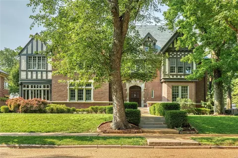 48 Portland Pl, Saint Louis, MO 63108