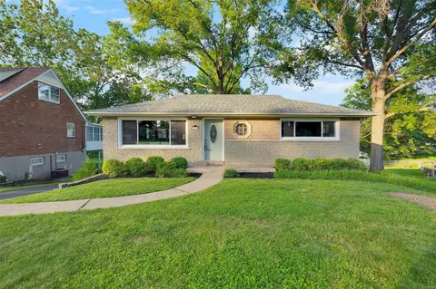 8816 Glenwood Dr, Saint Louis, MO 63126