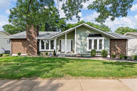 669 Henry Ave, Ballwin, MO 63011