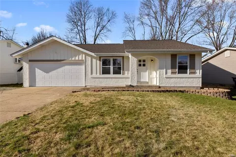 42 Southwinds Dr, Saint Peters, MO 63376