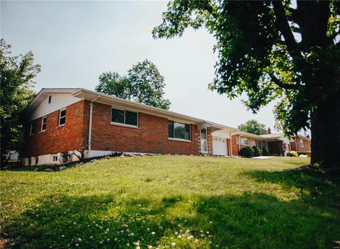 301 Pentonville Dr, Saint Louis, MO 63125