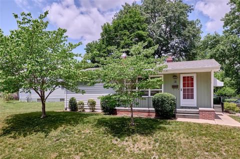 92 Oakdale Ave, Saint Charles, MO 63301