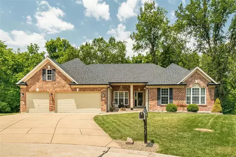 965 Summit Oaks Dr, Eureka, MO 63025
