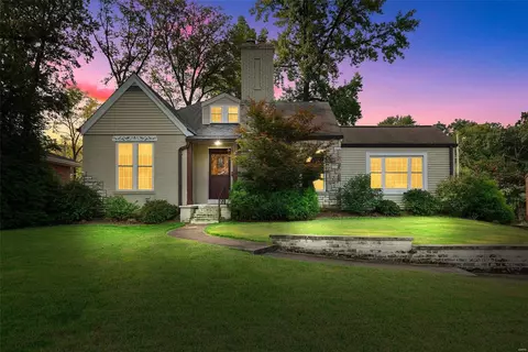 652 Fieldston Ter, Webster Groves, MO 63119