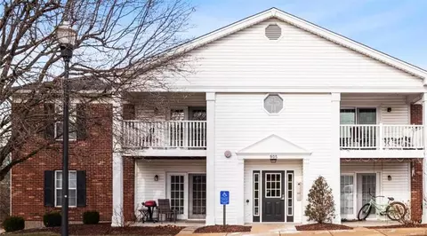 905 Hanna Place Ct, Manchester, MO 63021