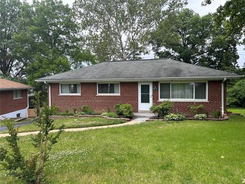 9732 Greenview Dr, Saint Louis, MO 63126