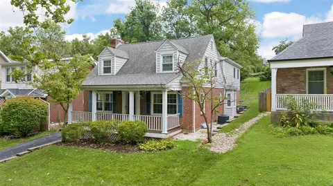 12 Burroughs Ln, Ladue, MO 63124