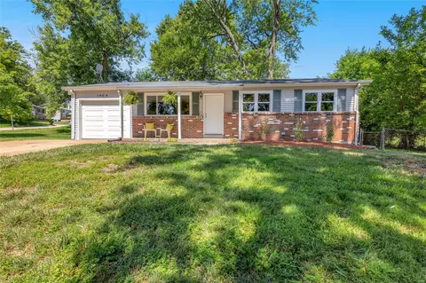 1809 Schulte Hill Dr, Maryland Heights, MO 63043