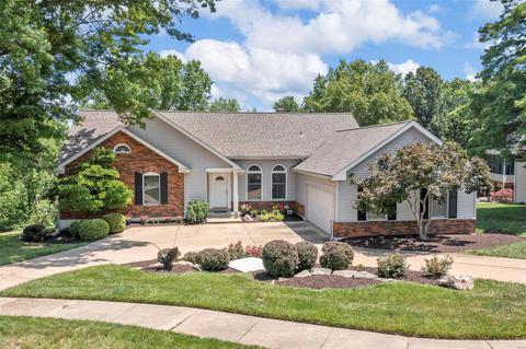 14710 Greenleaf Valley Dr, Chesterfield, MO 63017