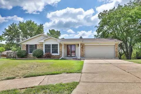 6014 Grand Marnier Dr, Saint Louis, MO 63129