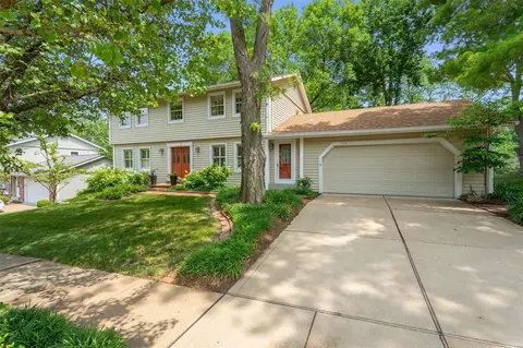 734 Muir View Dr, Ballwin, MO 63011