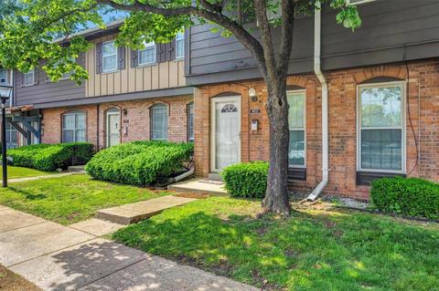 8832 Santa Bella Dr, Hazelwood, MO 63042