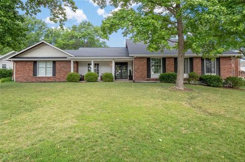 419 Briarwyck Dr, Ballwin, MO 63011