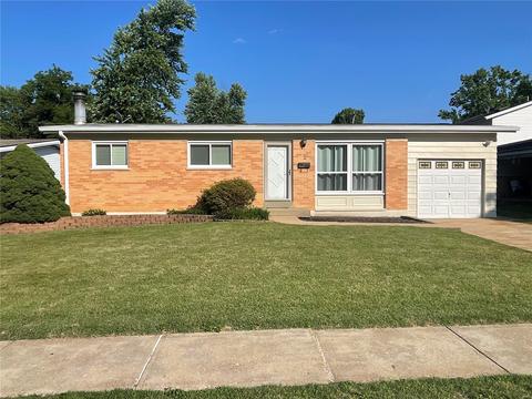 2 Ronda Dr, Florissant, MO 63031