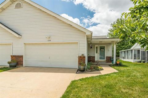 1328 Eagles Way Ct, Hazelwood, MO 63042