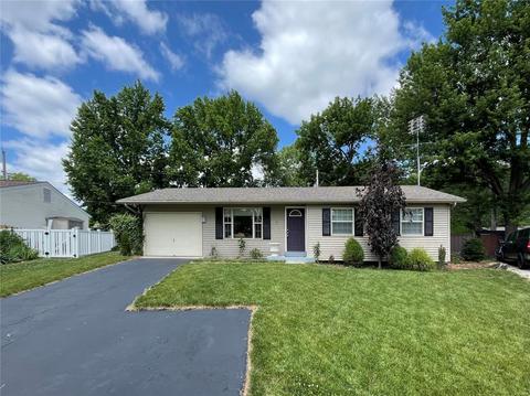 21 Woodfork Ct, Maryland Heights, MO 63043
