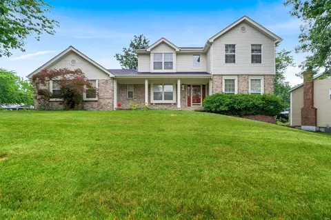 329 Clayton Trails Dr, Ellisville, MO 63011