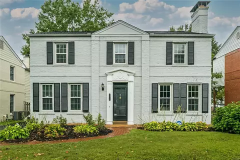 8515 Colonial Ln, Saint Louis, MO 63124