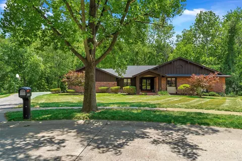 15358 Scarborough Ct, Chesterfield, MO 63017