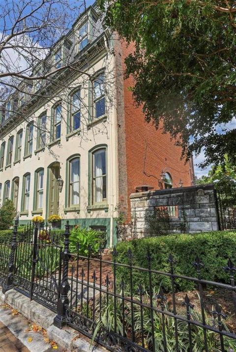 1911 Hickory St, Saint Louis, MO 63104