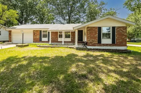4398 Vandals Dr, Florissant, MO 63033