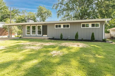 8720 Townhill Dr, Saint Louis, MO 63126