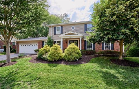 1520 Woodroyal East Dr, Chesterfield, MO 63017
