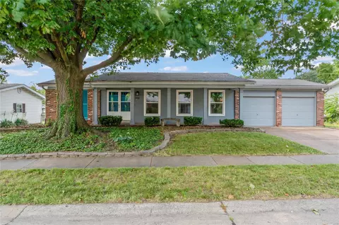 2282 Gold Finch Dr, Florissant, MO 63031