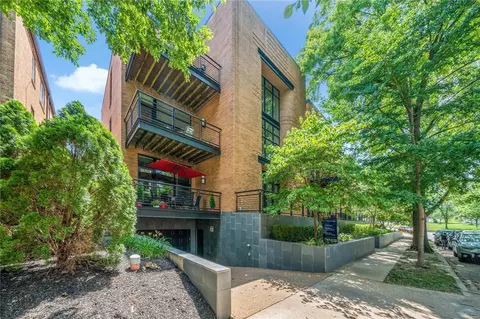 7542 Cromwell Ave #2C, Clayton, MO 63105
