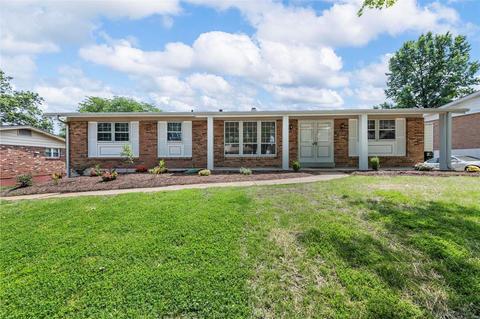 9724 Brookmere Dr, Saint Louis, MO 63123