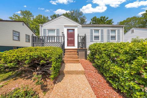 1947 Northfield Dr, Saint Louis, MO 63114