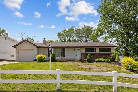 3007 Copenhagen Dr, Saint Louis, MO 63125