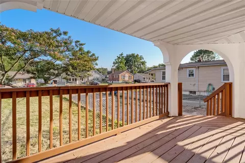 205 W Felton Ave, Saint Louis, MO 63125