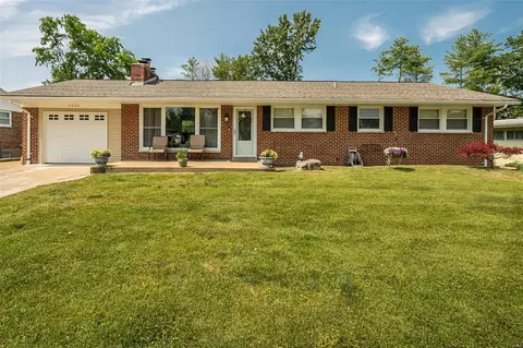 9923 Crestwood Dr, Saint Louis, MO 63126