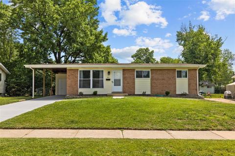265 Wren Dr, Florissant, MO 63031