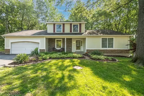 32 Country Lane Ct, Saint Charles, MO 63304
