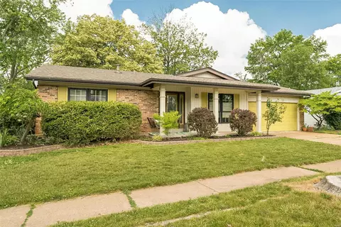 267 Aspen Village Dr, Ballwin, MO 63021 photo 2