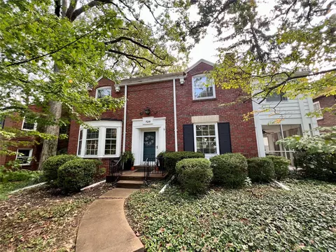 728 Brittany Ln, Saint Louis, MO 63130