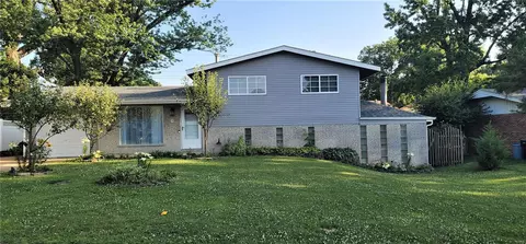 780 Chevron Dr, Saint Louis, MO 63125