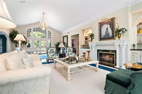 678 Kiefer Creek Rd, Ballwin, MO 63021 photo 9