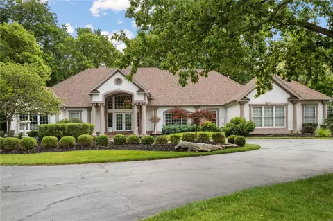 678 Kiefer Creek Rd, Ballwin, MO 63021