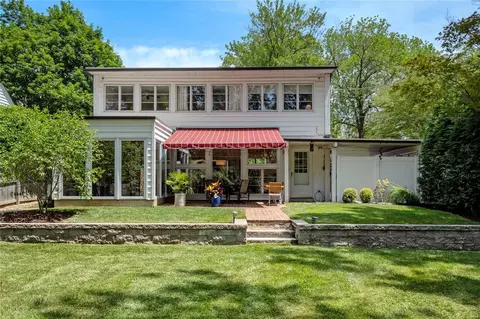 47 Waverton Dr, Ladue, MO 63124