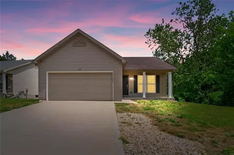 472 Fall River Ln, Saint Charles, MO 63304