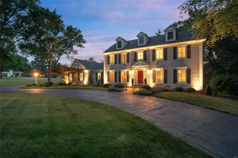 25 Forest Club Dr, Chesterfield, MO 63005