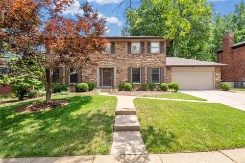 15606 Heathercroft Dr, Chesterfield, MO 63017