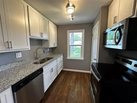 9637 Echo Ln, Saint Louis, MO 63114 photo 5