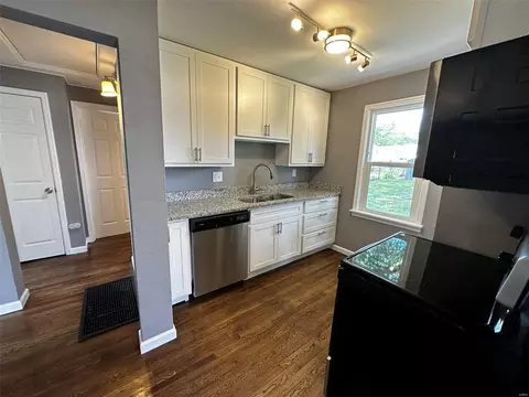 9637 Echo Ln, Saint Louis, MO 63114 photo 4