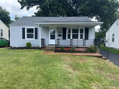 9637 Echo Ln, Saint Louis, MO 63114
