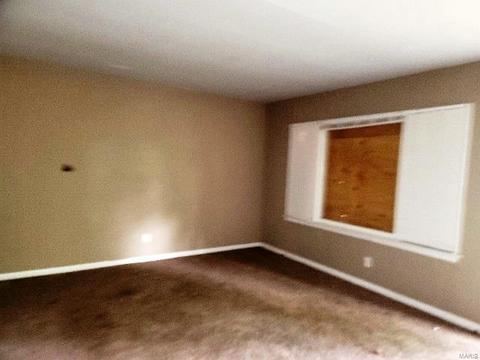 1001 Hutton Pl, Ferguson, MO 63135 photo 6
