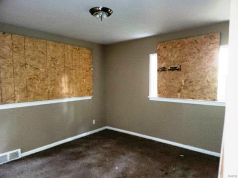 1001 Hutton Pl, Ferguson, MO 63135 photo 8
